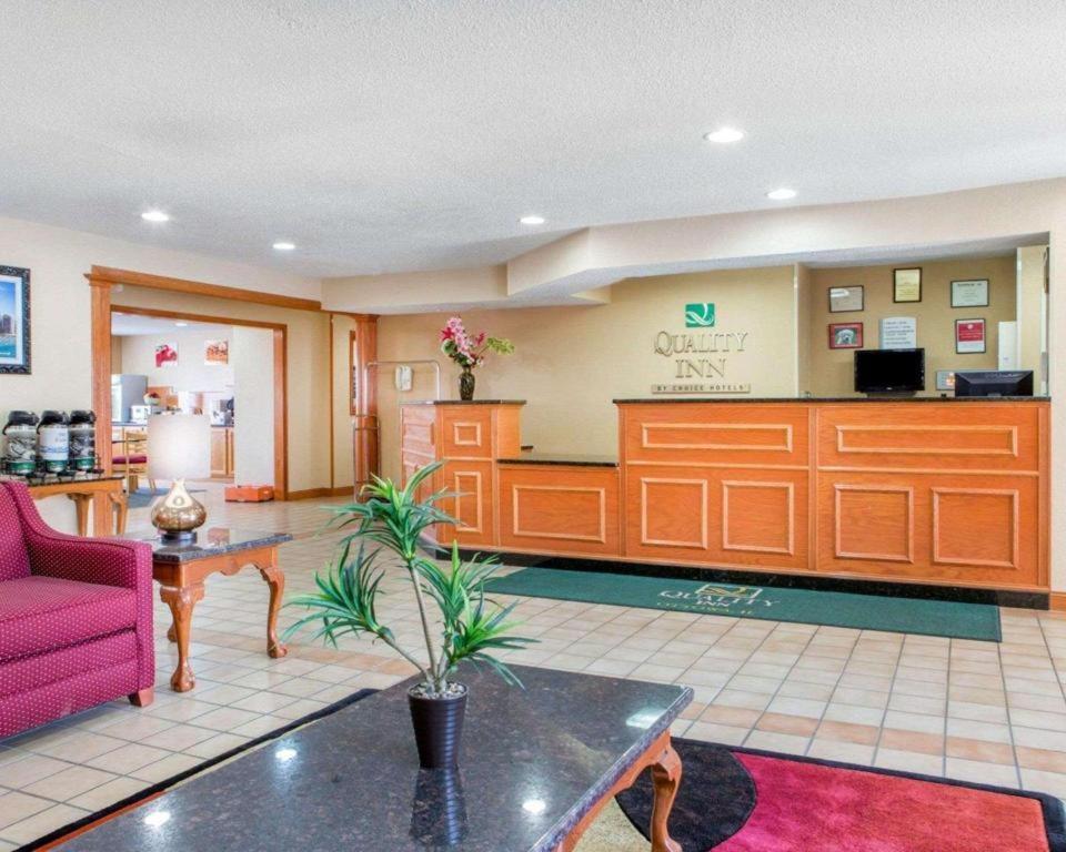 Quality Near Starved Rock State Park Hotel 2*