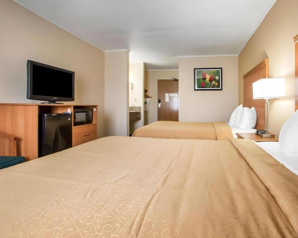 Hotel Quality Near Starved Rock State Park 2*