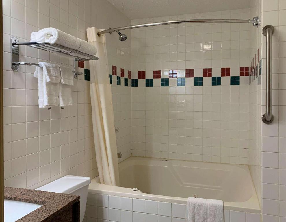 Quality Near Starved Rock State Park Hotel 2*