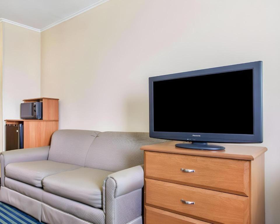 Quality Near Starved Rock State Park Hotel 2*