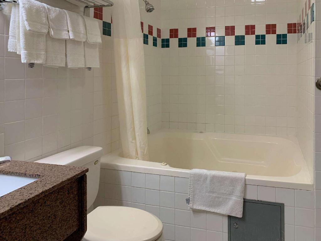 Quality Near Starved Rock State Park Hotel 2*