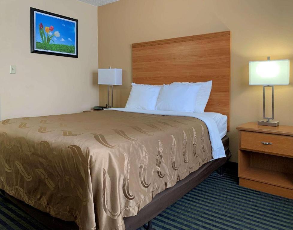 Quality Near Starved Rock State Park Hotel 2*